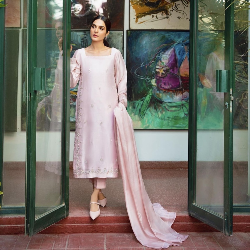 Pakistani median dress